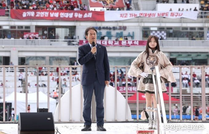 이동환 고양특례시장, 2025년 정기 고연전에서 축사⋅시축