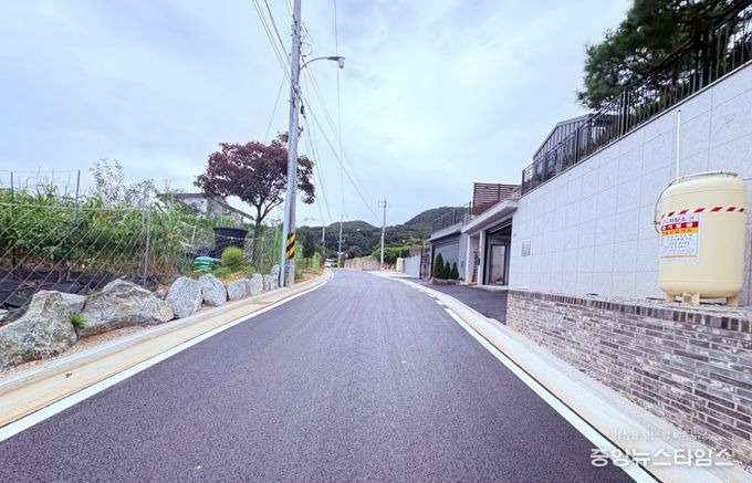 용인특례시는 평창마을회관 버스정류장~평창리 173-1번지를 잇는 길이 515m, 폭 6m의 도로를 준공했다.(용인시 제공)