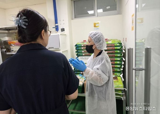 집단급식소를 대상으로 식중독 예방 지도 점검이 진행되고 있다.