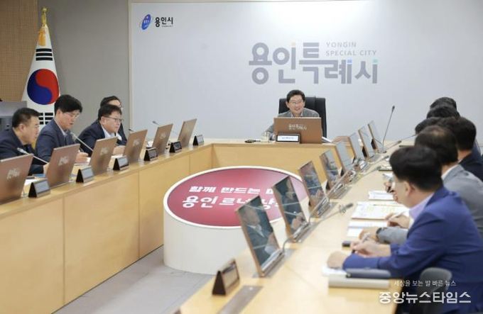 22일 시청 영상회의실에서 열린 '2026년 주요 정책 추진을 위한 보고회'(용인시 제공)