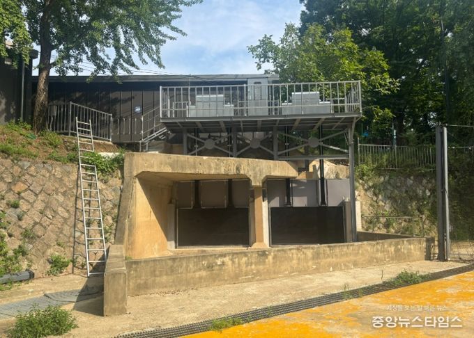 지난 7월 새로 설치된 철산배수펌프장 유입수문.
