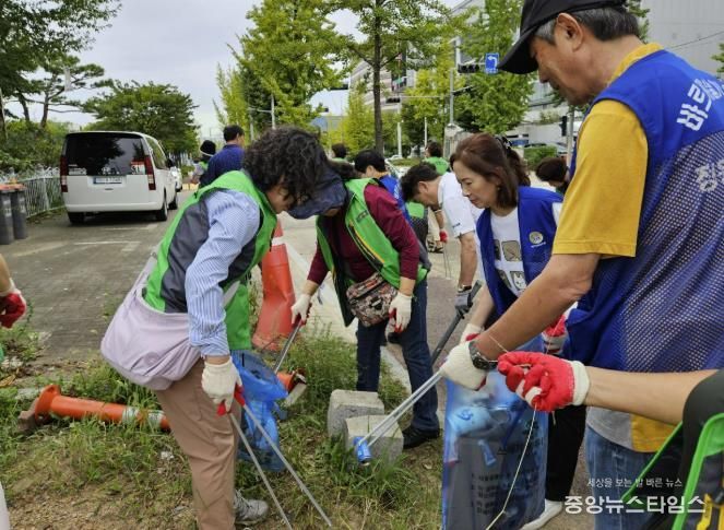 시흥시, 시민과 함께 '대한민국 새 단장' 대청소로 깨끗한 도시환경 조성