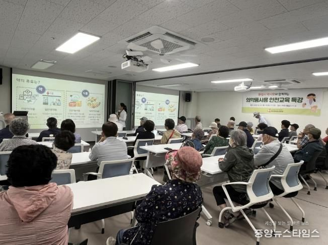 화성특례시가 23일 의약품 안전관리 순회교육을 하고 있다.(화성시 제공)