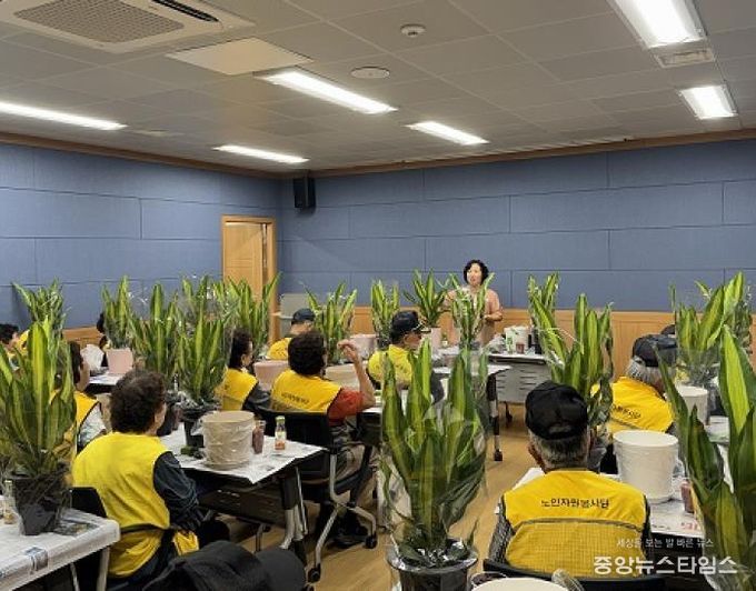활력 넘치는 파주시 월롱면 실버경찰대,‘행복한 노년을 위한 힐링 클래스’