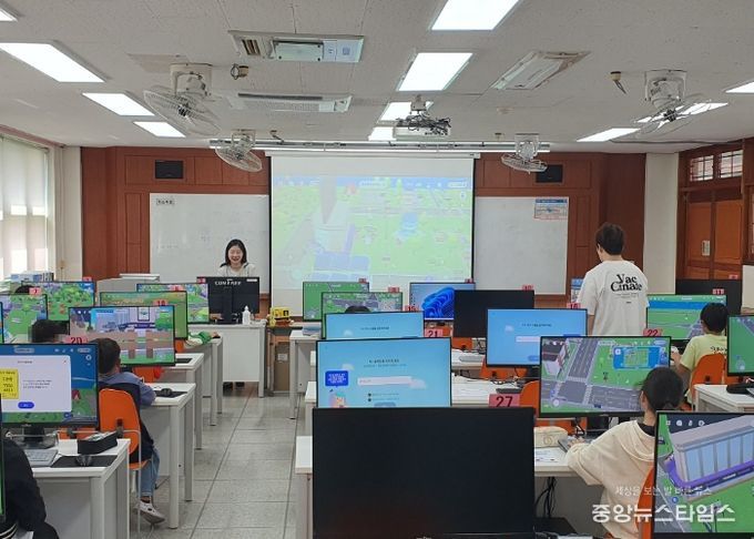 덕풍초등학교 3학년 학생들을 대상으로 ‘Place B’를 활용한 도로명주소 교육이 진행되고 있다.