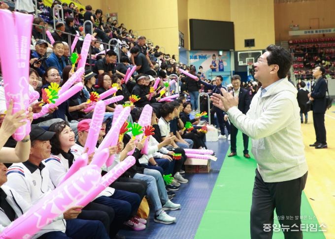 이상일 용인특례시장은 1일 39개 읍면동 통리장 한마음 체육대회에 참석했다.(용인시 제공)
