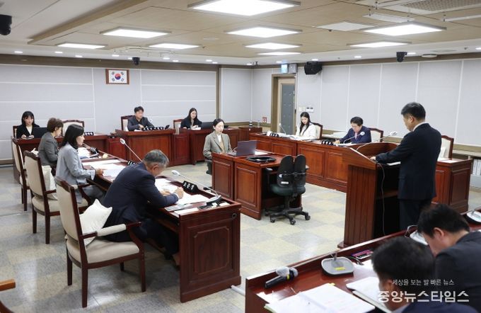 수원특례시의회 보건복지위원회 안건 심사