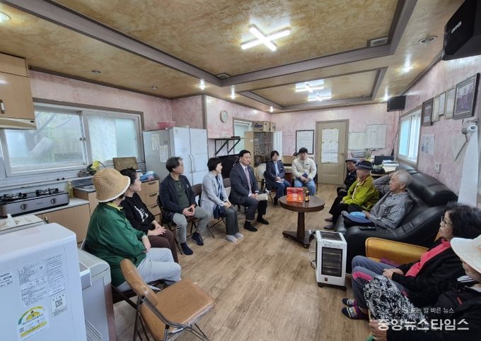 고준호 도의원 조례로 미등록경로당도 경기도 경로당 환경개선 공모사업 자격 부여, 공모 앞두고 파주 조리·광탄 현장 방문