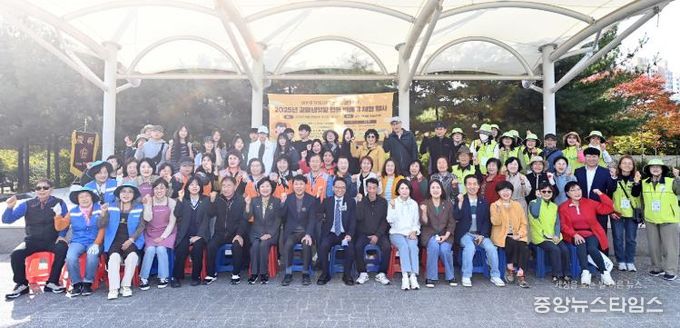 부평구, ‘갈월샘텃밭 전통 벼 베기 체험행사’ 성황리 개최