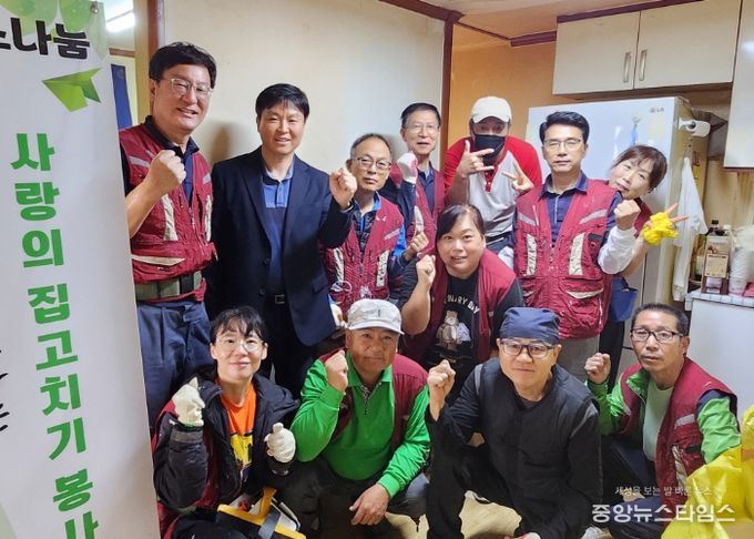 의왕시 사회적협동조합 미소나눔 부곡동에서‘사랑의 집 고치기’진행