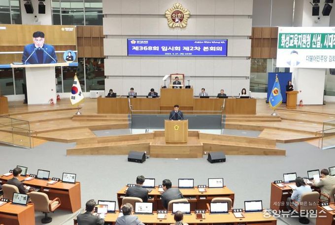 김회철 의원이 제368회 제2차 본회의(2023. 4. 27.) 5분 자유발언을 하고 있다.(2)