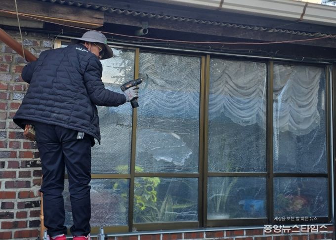 포천시 이동면 지역사회보장협의체, 취약계층 겨울철 월동준비 ‘이상 무(無)’