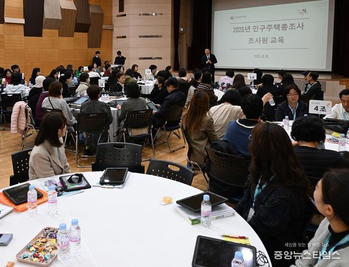 김동근 시장이 10월 31일 인구주택총조사 조사원 대상 교육에서 인사말을 하고 있다.