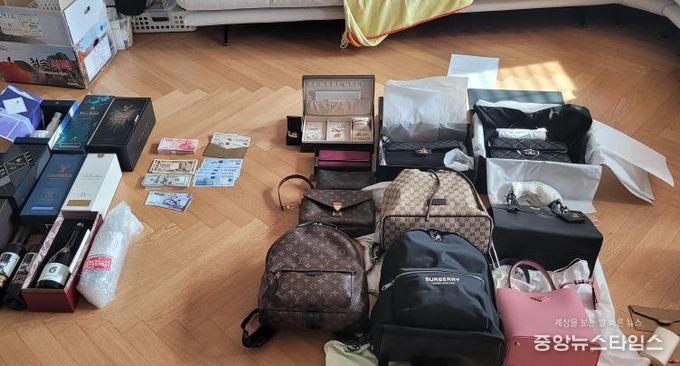 용인특례시가 고액체납자를 대상으로 고강도 징수활동을 펼쳐 징수한 물품들.(용인시 제공)