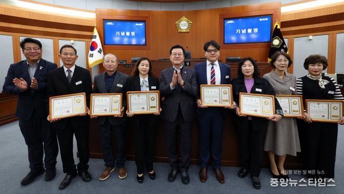 오산시의회, 2025년 오산시 주민자치위원 표창 수여