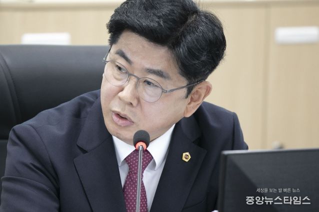 경기도의회 미래과학협력위원회 소속 윤충식 의원(국민의힘, 포천1)