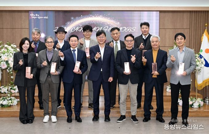 안산시, 기부 문화 활성화 유공자에게 ‘안산아너스’ 감사패 수여