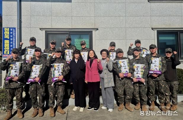 육군 제9158부대와 7136 다련장 사격대 소속 벧엘교회, 여주시 대신면 장기요양기관 2곳에 사랑의 쌀 기부