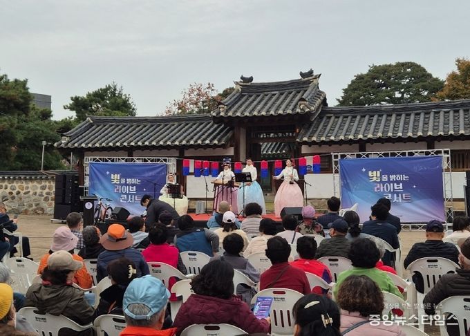 팽성읍, 문화유산 품은‘ 빛을 밝히는 라이브 콘서트’ 성황리 개최