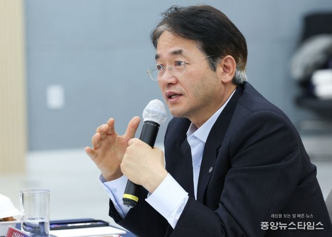 한국항공대·동국대 창업보육센터 입주기업 소통 간담회에서 발언 중인 이동환 고양특례시장