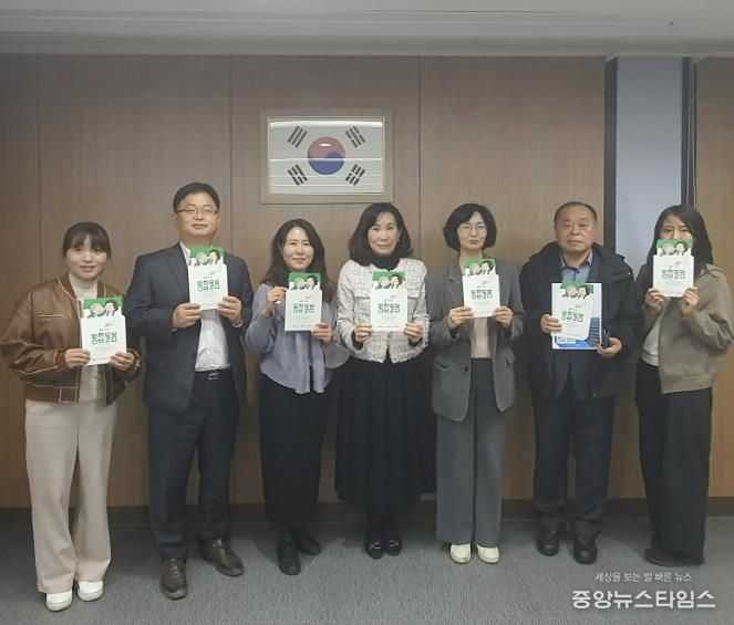 지난 13일 복지정책과·보건정책과 과장 및 팀장, 담당자, 통합지원협의체 위원 등 실무진 7명이 광주 서구보건소를 방문해 광주 서구의 통합돌봄 우수사례를 벤치마킹했다.