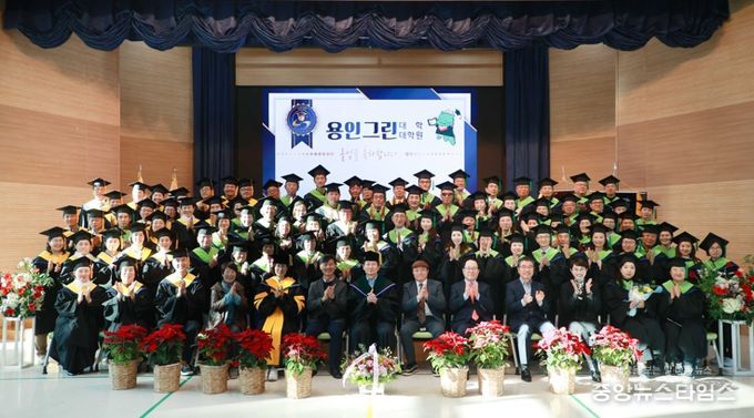 14일 용인시농업기술센터에서 '2025년 용인그린대학 제19기 및 대학원 제10기 졸업식'이 열렸다.(용인시 제공)