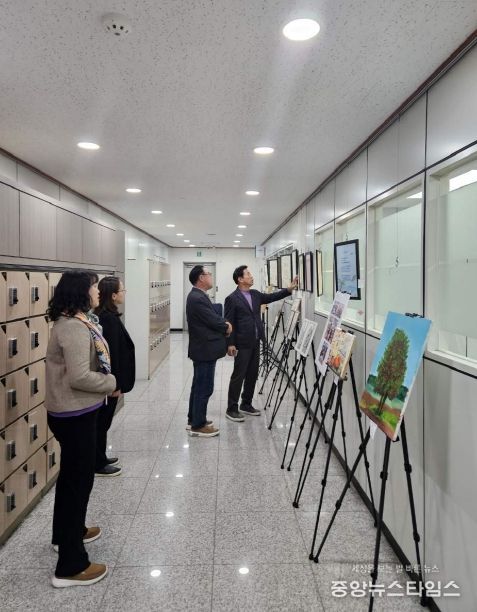 처인구 역북동 주민자치위원회는 7일부터 14일까지 역북동행정복지센터에서 주민자치 프로그램 작품전시회를 개최했다.(용인시 제공)