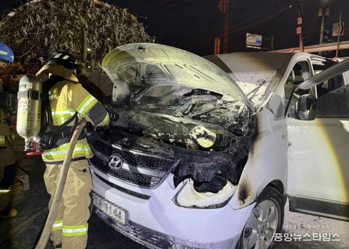 계양소방서, 차량 화재 진압...신고자가 소화기로 진화시도