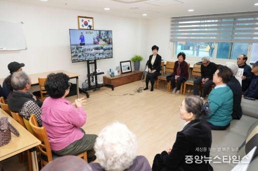 춘천시 노래교실도 화상으로…춘천시 스마트경로당 운영 활기