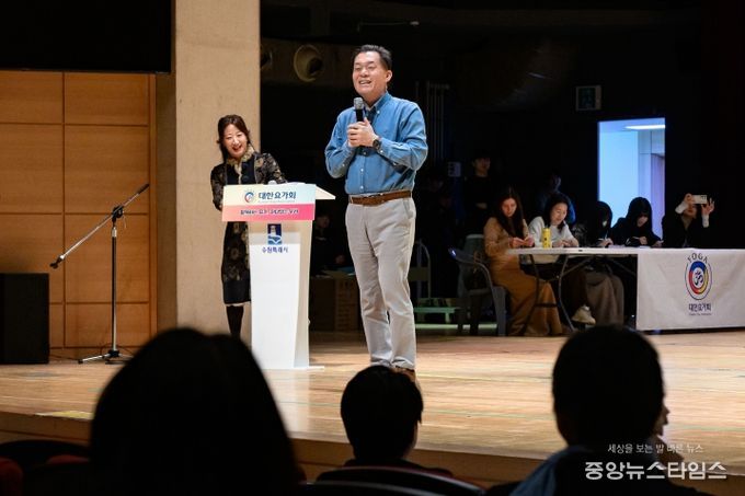 이재준 수원시장이 인사말을 하고 있다.