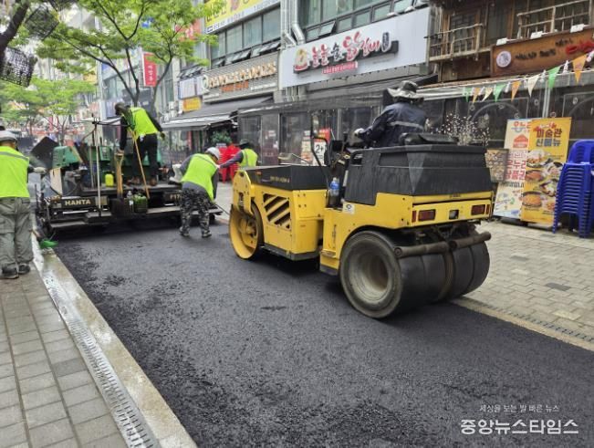 상동역 일원 자전거도로 노면포장 정비 모습