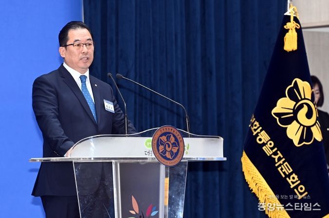 새로 취임한 제22기 민주평화통일자문회의 인천부평구협의회 홍삼곤 회장