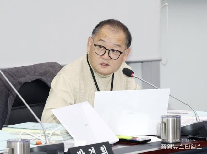 성남시의회 이군수 의원, 푸른도시사업소 행정사무감사에서