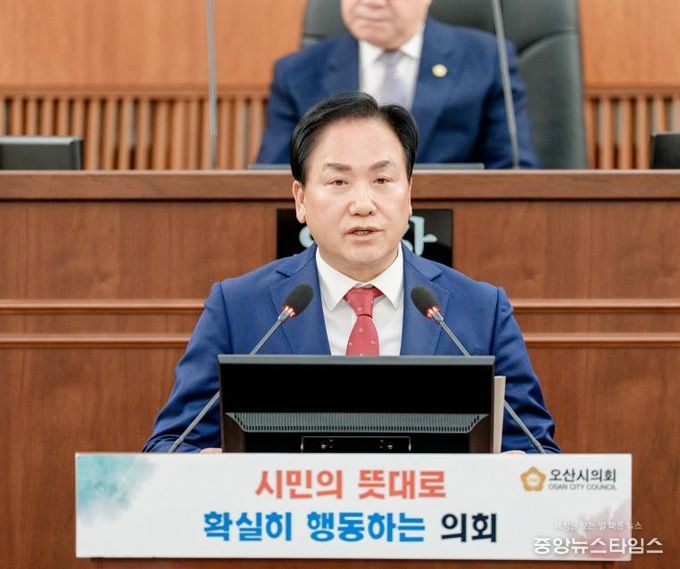 이권재 오산시장이 제298회 제2차 정례회 제1차 본회의에서 시정설명 하는 모습.(사진=오산시)