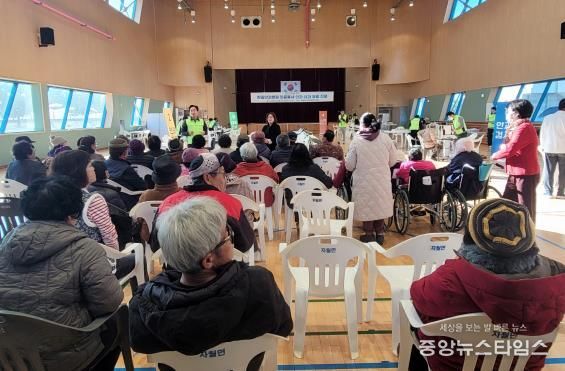 섬 주민 곁으로 찾아가는 따듯한 진료 한길안과, 자월도 찾아 무료진료 실시