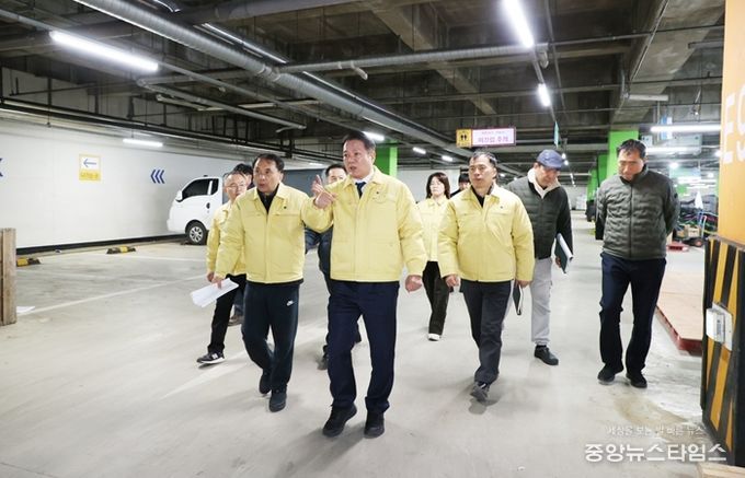 최대호 안양시장 농수산물 도매시장 현장방문.(안양시 제공)