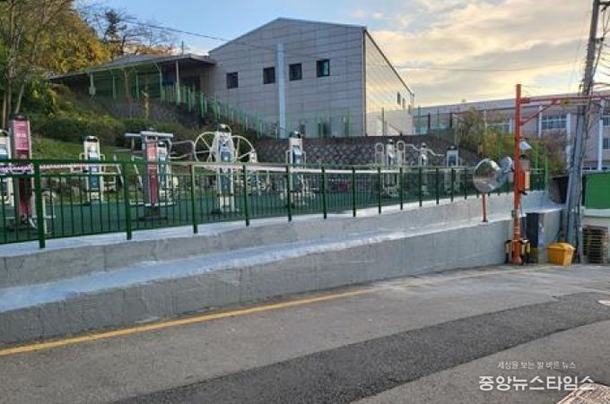 인천 동구, 송림2녹지 옹벽 외관 정비 마무리