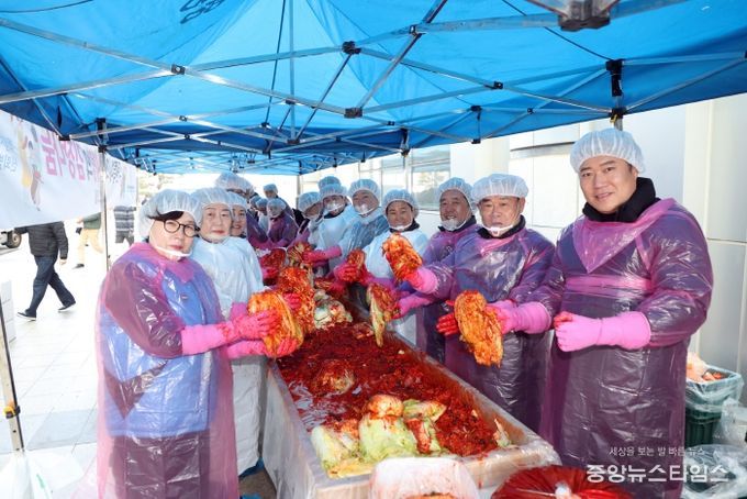 2025 수원특례시의회 사랑의 김장 나눔 행사 실시
