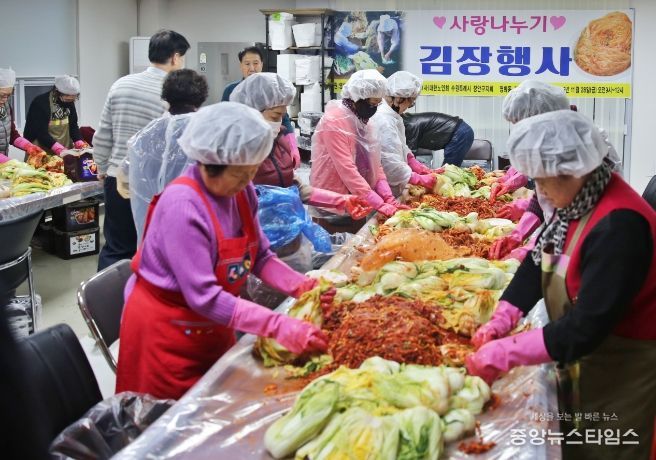 수원시 장안구 영화동 경로당협의회, 어르신의 따뜻한 겨울나기를 위한 사랑의 김장나눔