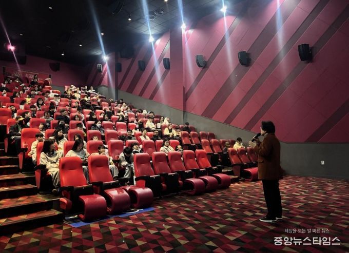 이천시가족센터, 온가족 영화관람 실시