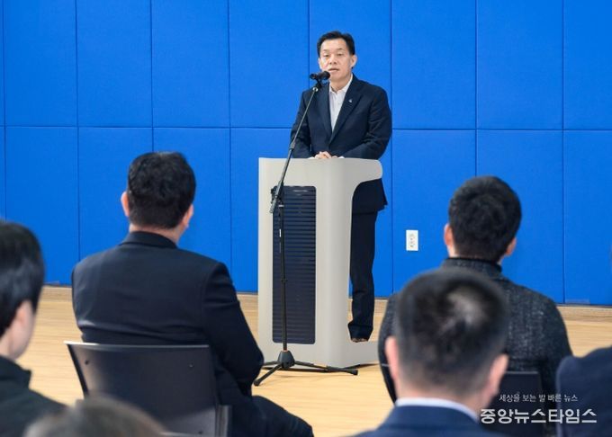 이재준 시장이 준공식에서 축사를 하고 있다.