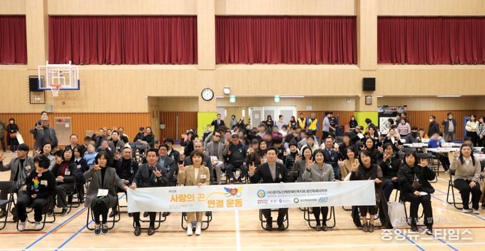 이상일 용인특례시장이 용인다움학교에서 열린 '제15회 사랑의 끈 연결운동'에 참석했다.(용인시 제공)