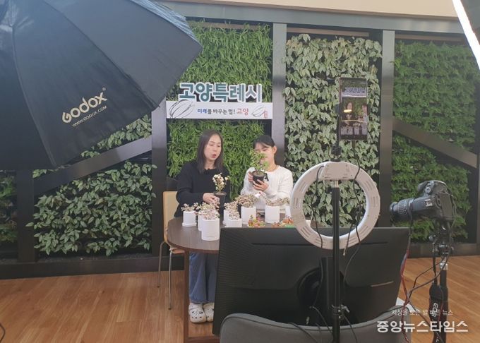 쇼호스트와 함께 진행한 실전 라이브 커머스 방송