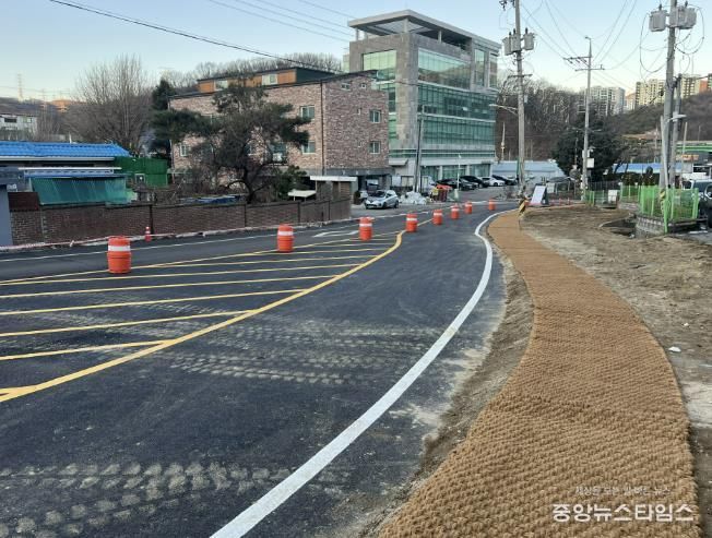 용인특례시는 고기교~고기초 후문을 잇는 도로를 확장·정비했다고 밝혔다.(용인시 제공)