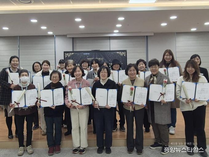 안성시, ‘2025 여성리더 양성 아카데미’ 21명 수료