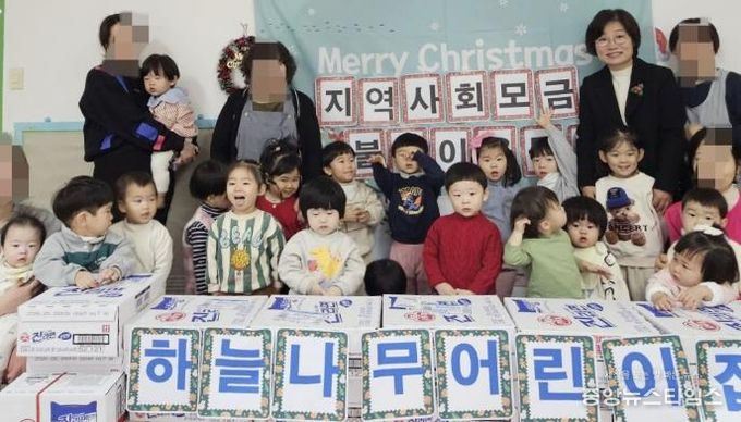 수원시 장안구 정자3동, 하늘나무어린이집으로부터 이웃돕기 라면과 성금 기탁 받아