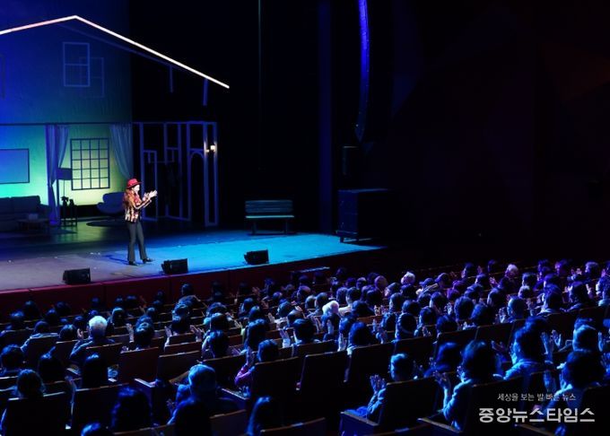 구리문화재단, 연극 <분홍립스틱> 공연 성료