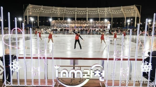 2024년 과천 문원야외스케이트장 공연 모습.