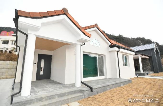 지난달 하남면 거례리에 준공한 화천군 신혼부부 임대주택 전경