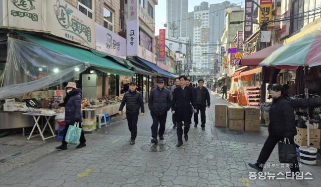 한상욱 처인구청장이 7일 용인중앙시장을 비롯해 지역내 기관과 단체를 방문해 현장의 목소리를 경청했다.
